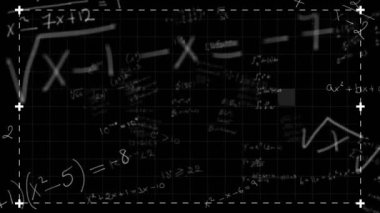 Matematiksel veri işlemenin siyah arkaplan üzerindeki animasyonu. Dijital olarak oluşturulmuş küresel bağlantılar, hesaplama ve veri işleme kavramı.