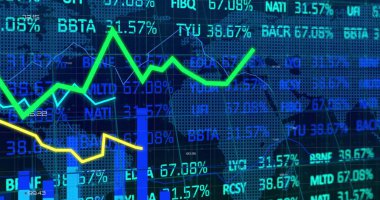 Finansal veri işleme görüntüsü ve kara arkaplan üzerindeki dünya haritası. Küresel finansman, bilgisayar, iş ve dijital arayüz kavramı dijital olarak oluşturuldu.