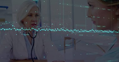 Kafkas kadın doktorla hasta konuşması üzerine veri işleme görüntüsü. Küresel tıp ve dijital arayüz kavramı dijital olarak oluşturulmuş görüntü.