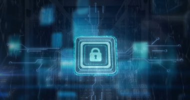 Soyut arkaplanda devre kartı desenli asma kilit görüntüsü. Dijital olarak oluşturulmuş, hologram, güvenlik, koruma, gizlilik, güç arzı ve teknoloji kavramı.