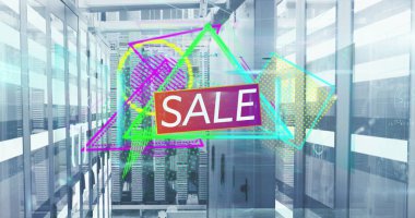 Bilgisayar sunucu odasına karşı soyut neon şekiller üzerine satılık metin afişi resmi. İndirim ve perakende iş konsepti