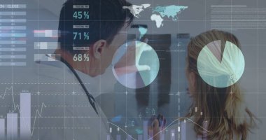 Çeşitli doktorların istatistik ve veri işleme görüntüleri. Küresel tıp, dijital arayüz ve dijital olarak oluşturulan veri işleme kavramı.