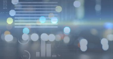 Arkaplanda bilgi arayüzü ve lens parlamasına karşı aydınlatılmış bokeh etkisi resmi. Dijital olarak üretilmiş, hologram, bulanık, küresel, finans, rapor ve teknoloji kavramı.