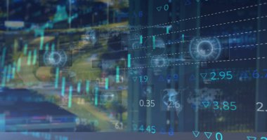 Şehir manzarası üzerinde veri işleme resmi. küresel iş ve dijital arayüz kavramı dijital olarak oluşturulmuş görüntü.