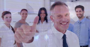 Mutlu iş adamlarının veri işleme görüntüsü. Küresel iş, finans, hesaplama ve veri işleme kavramı dijital olarak oluşturulmuş görüntü.