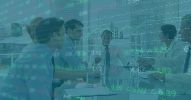 Finansal veri işleme ve iş adamlarının istatistikleri. Küresel iş, finans, bağlantılar, ağlar ve veri işleme kavramı dijital olarak oluşturuldu.