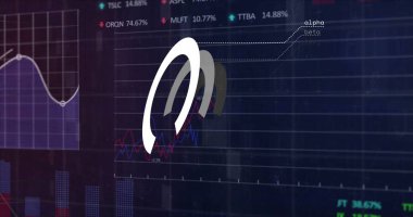 Karanlık arka planda finansal veri işleme resmi. Küresel finans, iş, bağlantılar, hesaplama ve veri işleme kavramı dijital olarak oluşturuldu.