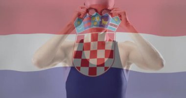 Beyaz kadın yüzücü üzerine Hırvat bayrağı animasyonu. Küresel spor, spor disiplinleri ve bayraklar dijital olarak oluşturulmuş video konsepti.