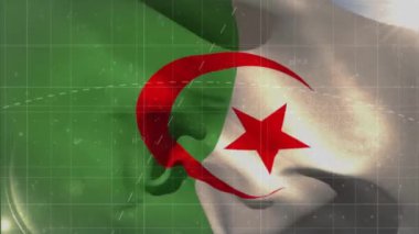 Cezayir bayrağı üzerinde matematiksel veri işleme animasyonu. Küresel bilim, eğitim, bağlantılar, hesaplama ve veri işleme kavramı dijital olarak oluşturulmuş video.