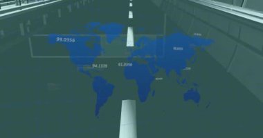 Veri işlemenin animasyonu ve dijital yol üzerindeki dünya haritası. Teknoloji, iş ve dijital arayüz kavramı dijital olarak oluşturulmuş video.
