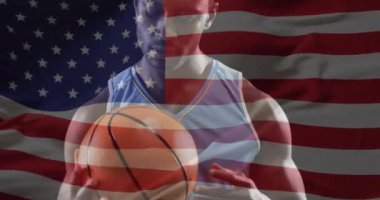 Amerikan bayrağının Afro-Amerikan erkek basketbolcu üzerinden canlandırılması. Küresel spor, spor disiplinleri ve bayraklar dijital olarak oluşturulmuş video konsepti.