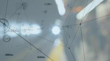 Tren istasyonunda veri işleme ağı ile bağlantıların animasyonu. Teknoloji, iş ve dijital arayüz kavramı dijital olarak oluşturulmuş video.