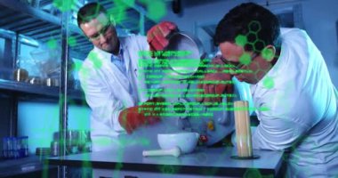 Laboratuvardaki çeşitli bilim adamları üzerinde bilimsel veri işleme animasyonu. Küresel bilim, bağlantılar, hesaplama ve veri işleme kavramı dijital olarak oluşturulmuş video.