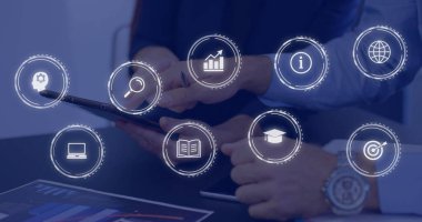 Çeşitli iş adamlarının iş konuşmaları üzerine iş simgeleri. İş, teknoloji, tartışma ve dijital arayüz kavramı, dijital olarak oluşturulmuş görüntü.