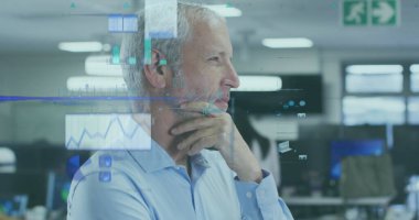 Kafkas işadamının ofisindeki finansal veri işleme resmi. Küresel iş, finans, hesaplama ve veri işleme kavramı dijital olarak oluşturulmuş görüntü.