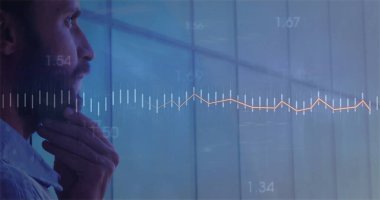 Kafkasyalı işadamı üzerinde şema ve veri işleme resmi. Küresel iş, teknoloji ve dijital arayüz kavramı dijital olarak oluşturulmuş görüntü.