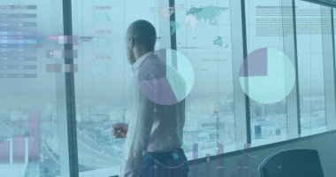 Afrika kökenli Amerikalı iş adamının mali verileri. ticari, finans, ekonomi ve teknoloji konsepti dijital olarak oluşturulmuş imaj.