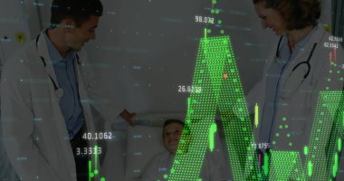 Kafkas doktorların hastalarla konuştuğu veri işleme görüntüsü. Küresel tıp ve dijital arayüz kavramı dijital olarak oluşturulmuş görüntü.