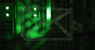 Bilgisayar sunucuları üzerinde e- posta simgesi ve dijital veri işleme resmi. Dijital olarak oluşturulmuş küresel bağlantılar, hesaplama ve veri işleme kavramı.