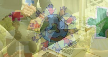 Değişik okul çocukları üzerinde renkli bulmacalar ve dünya resmi. Otizm farkındalığı ayı ve dijital olarak üretilen görüntü konsepti.