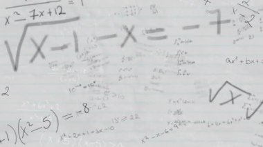 Matematiksel veri işleme animasyonu beyaz arkaplan üzerinde. Küresel bilim, eğitim, bağlantılar, hesaplama ve veri işleme kavramı dijital olarak oluşturulmuş video.