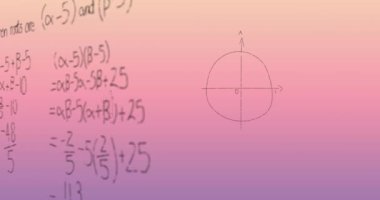 Pembe arka planda matematiksel veri işleme animasyonu. Küresel bilim, eğitim, bağlantılar, hesaplama ve veri işleme kavramı dijital olarak oluşturulmuş video.