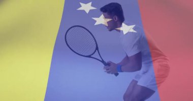 Çift ırklı erkek tenis oyuncusu üzerine Venezuela bayrağı animasyonu. Küresel spor, spor disiplinleri ve bayraklar dijital olarak oluşturulmuş video konsepti.
