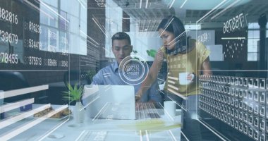 Ofisteki çeşitli iş adamlarının veri işleme görüntüsü. Küresel iş ve dijital arayüz kavramı, dijital olarak oluşturulmuş görüntü.