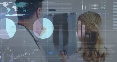 Çeşitli doktorların istatistik ve veri işleme görüntüleri. Küresel tıp, dijital arayüz ve dijital olarak oluşturulan veri işleme kavramı.