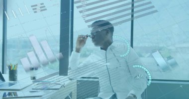 Afrika kökenli Amerikalı iş adamının mali verileri. ticari, finans, ekonomi ve teknoloji konsepti dijital olarak oluşturulmuş imaj.