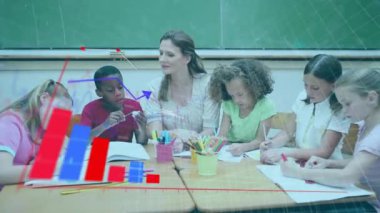 Veri işleme ve çeşitli okul öğrencilerinin sınıfta öğrenme üzerine diyagram animasyonu. Eğitim ve dijital arayüz kavramı dijital olarak oluşturulmuş video.