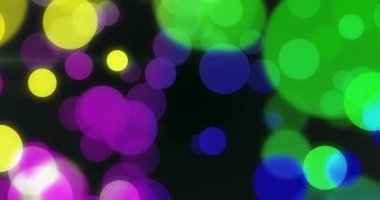 Siyah arkaplanda hareket eden parlak ışık lekelerinin canlandırması. Renk, şekil, ışık ve hareket konsepti dijital olarak oluşturulmuş video.