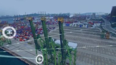Tersane üzerindeki dünya simgeleriyle bağlantı ağının animasyonu. Küresel gönderim, bağlantılar, hesaplama ve veri işleme kavramı dijital olarak oluşturulmuş video.