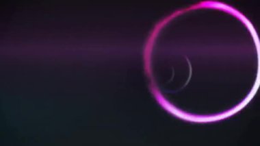 Siyah arkaplanda hareket eden parlak ışık çemberlerinin canlandırması. Renk, şekil, ışık ve hareket konsepti dijital olarak oluşturulmuş video.