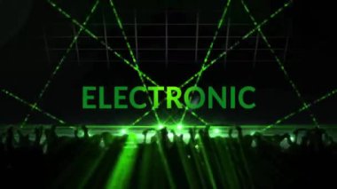 Siyah arka planda dans eden insanların üzerine elektronik metin animasyonu. Dans, müzik ve eğlence konsepti dijital olarak oluşturulmuş video.