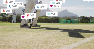 Çeşitli erkek kriket oyuncuları üzerinde artan sayılara sahip sosyal medya simgelerinin animasyonu. Dijital olarak oluşturulmuş küresel sosyal medya, spor, iletişim ve dijital arayüz kavramı.