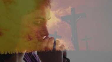 Beyaz kadın dua ederken haçların animasyonu. Din, inanç, şenlik, kutlama ve gelenek konsepti dijital olarak oluşturulmuş video.