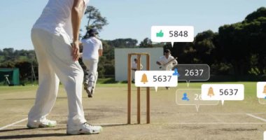 Çeşitli erkek kriket oyuncuları üzerinde artan sayılara sahip sosyal medya simgelerinin animasyonu. Dijital olarak oluşturulmuş küresel sosyal medya, spor, iletişim ve dijital arayüz kavramı.