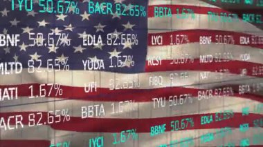 Amerika haritası üzerinden finansal veri işleme animasyonu. Küresel iş, finans, vatanseverlik ve dijital arayüz kavramı dijital olarak oluşturulmuş video.