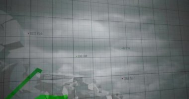 Bozuk avro sembolü üzerinde finansal veri işleme animasyonu ve bulutlu gökyüzü. Küresel iş, finans, bilgisayar ve dijital arayüz kavramı dijital olarak oluşturulmuş video.