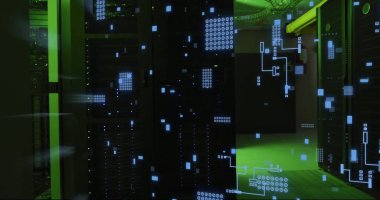 Bilgisayar sunucularının üzerindeki dijital veri işleme ve devre kartının resmi. Dijital olarak oluşturulmuş küresel bağlantılar, hesaplama ve veri işleme kavramı.