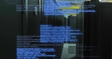 Bilgisayar sunucularının üzerindeki dijital veri işleme ve devre kartının resmi. Dijital olarak oluşturulmuş küresel bağlantılar, hesaplama ve veri işleme kavramı.