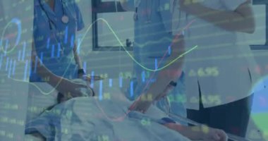 Çeşitli doktorlar üzerinde finansal veri işleme animasyonu. Küresel tıp, işletme, bağlantılar, hesaplama ve veri işleme kavramı dijital olarak oluşturulmuş video.
