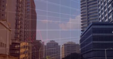 Şehrin arka planında finansal veri işleme animasyonu. Küresel finans, iş, bağlantılar, hesaplama ve veri işleme kavramı dijital olarak oluşturulmuş video.