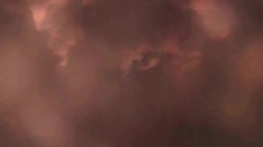 Kara arka planda fırtına bulutlarının canlandırması. Sosyal medya, şablon ve dijital arayüz kavramı dijital olarak oluşturulmuş video.