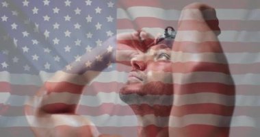 Amerikan bayrağının, çift ırklı erkek yüzücü üzerinden canlandırılması. Vatanseverlik, spor, rekabet ve aktif yaşam tarzı konsepti dijital olarak oluşturulmuş video.