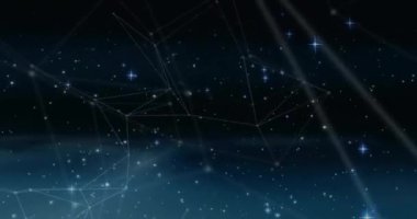 Siyah arkaplanda hareket eden parlak ışık lekelerinin canlandırması. Işık, renk, şekil ve hareket konsepti dijital olarak oluşturulmuş video.