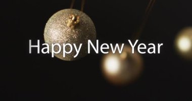 Yeni yılınız kutlu olsun. Siyah arka planda altın üzerine beyaz yazılar. Yeni gözyaşı, noel, gelenek, selamlar ve dijital olarak oluşturulan video kutlaması.