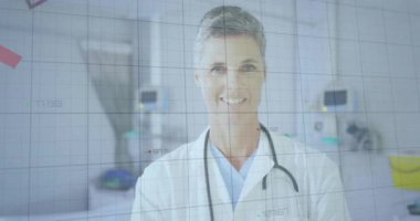 Kafkasyalı mutlu kadın doktor üzerinden finansal veri işleme animasyonu. Küresel tıp, bağlantılar, hesaplama ve veri işleme kavramı dijital olarak oluşturulmuş video.