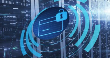 Sunucu odasının üzerinde asma kilit simgesiyle banka kartı işleyen dairesel tarayıcı resmi. Ağ, veri, güvenlik, dijital arayüz, finans, işleme ve iletişim, dijital olarak oluşturulmuş resim.